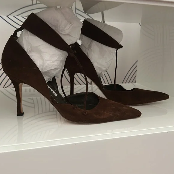 Dark brown suede Manolo Blanik ankle tie heels in size 38 1/2. - Picture 2 of 3